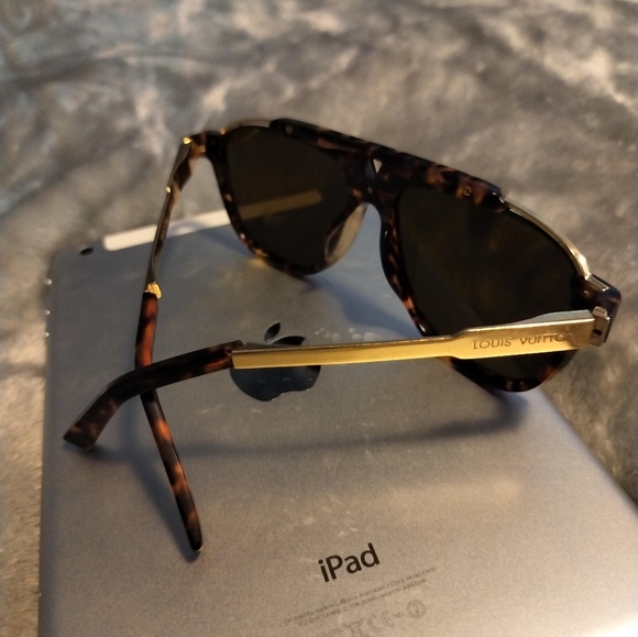 Louis Vuitton sunglasses - Picture 3 of 4